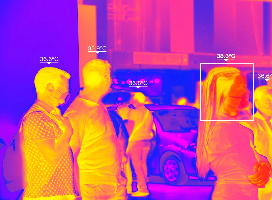 Real-time and hands-free thermography via wearable augmented reality smart glasses